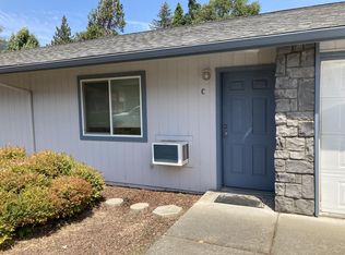 101 3rd St #C, Rogue River, OR 97537