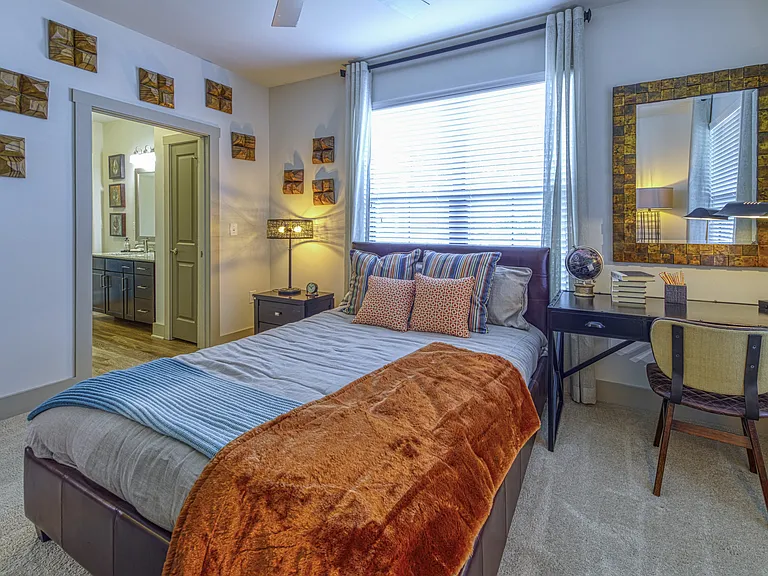 Spacious bedroom and en-suite bathroom