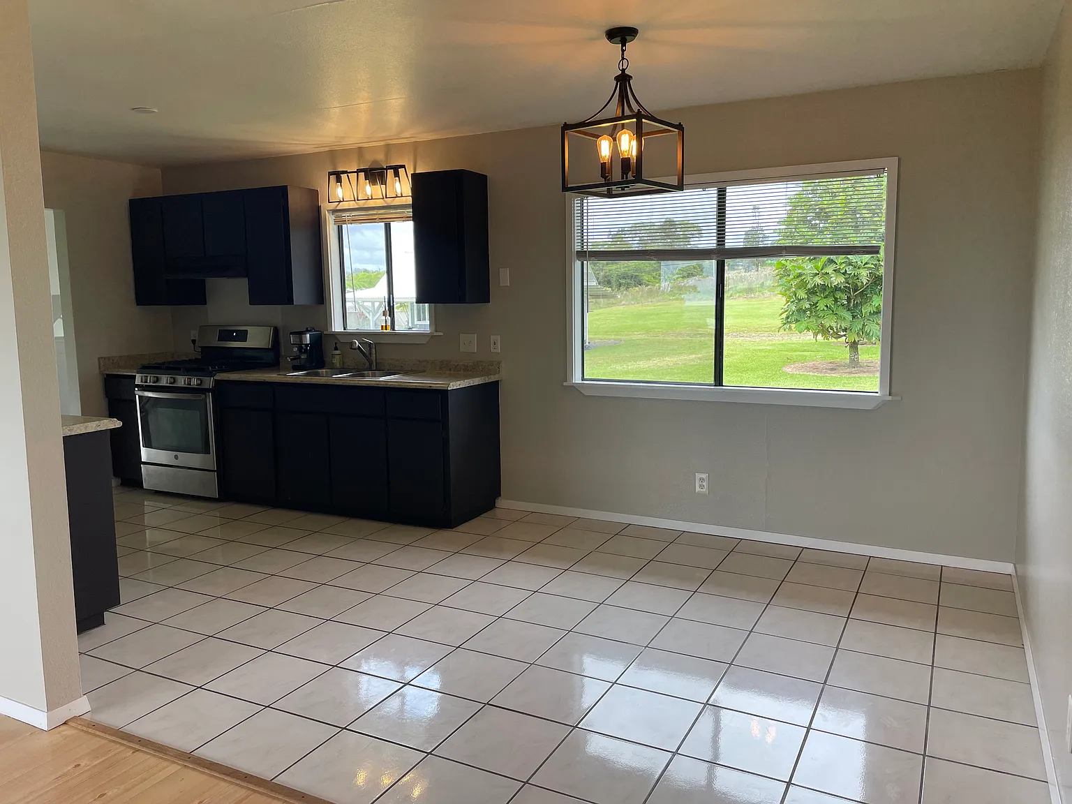 3 bed, 2.5 bath, 1200 sqft, $2,300 — Photo 3