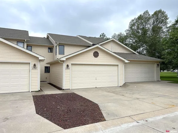 1759 Surfside Dr #19, Lincoln, NE 68528
