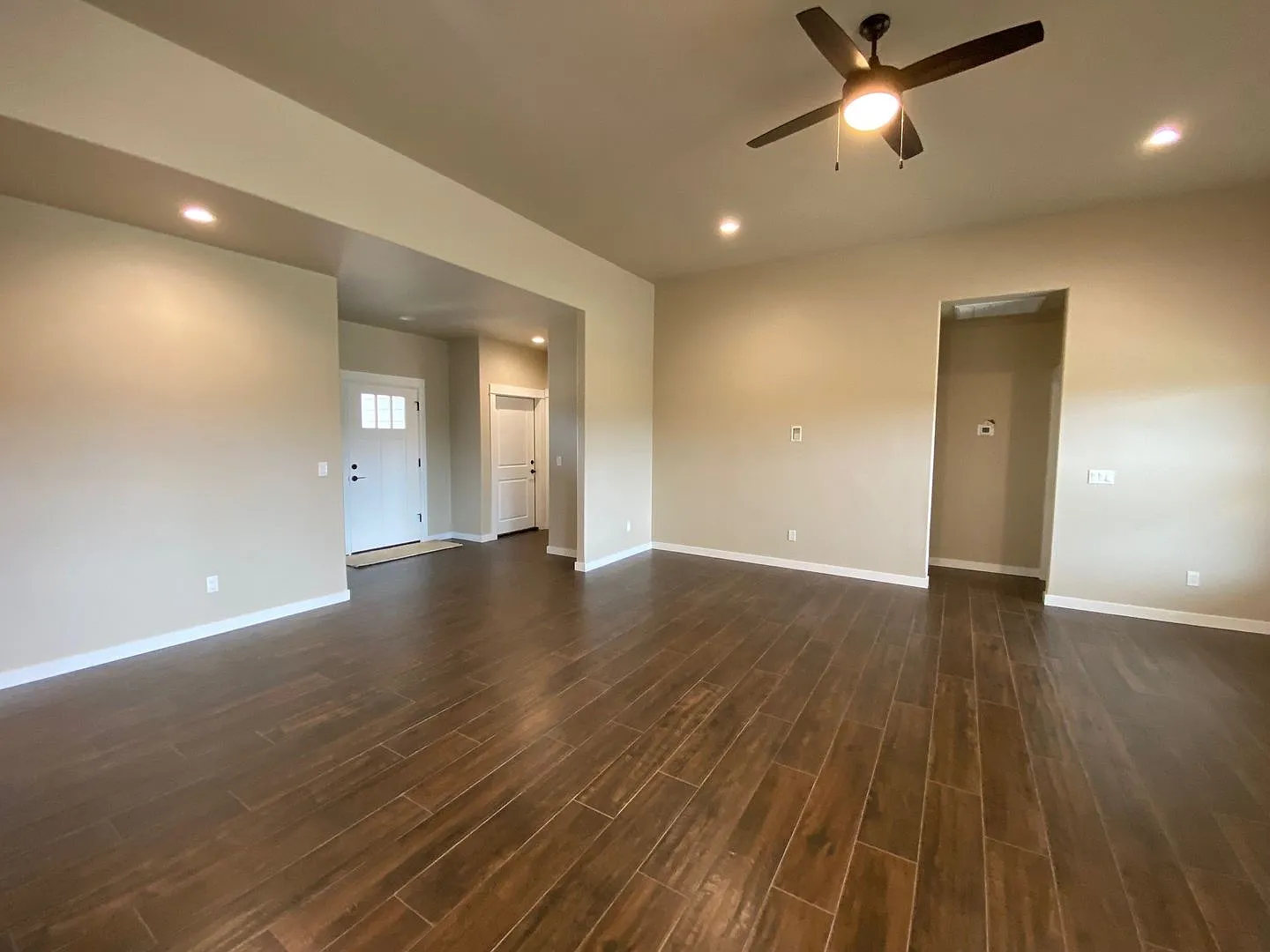 ~Beautiful Brand New Home in Sutherlin~ — Photo 3