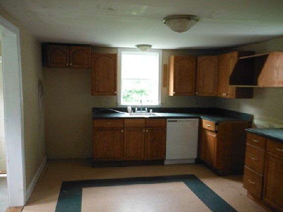 5th image of 261 W Marion St