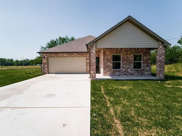 901 Hemphill St, Greenville, TX 75401
