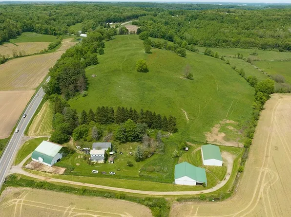 10886 Erie Ave SW, Beach City, OH 44608