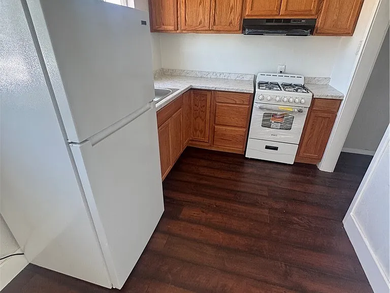 690 N Perris Blvd #C — Photo 9