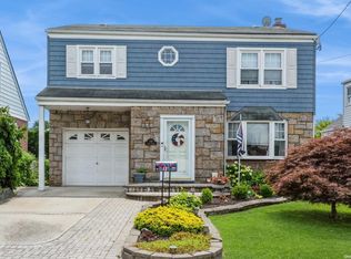 136 Lewis St, Valley Stream, NY 11580