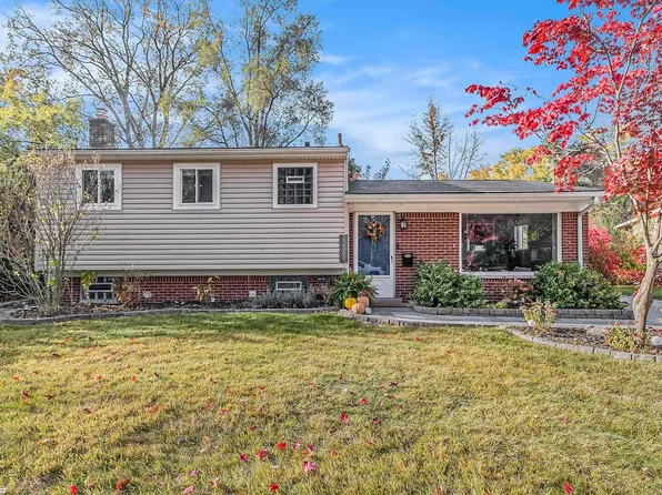 22209 Ontaga St, Farmington, MI 48336