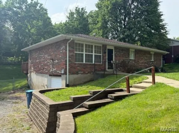 204 Lake Hillcrest Dr, Glen Carbon, IL 62034