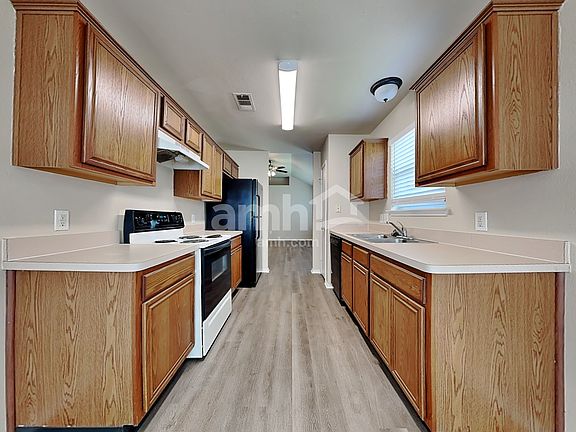 3rd image of 1624 Kelly Ln