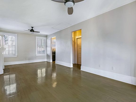4th image of 4534 Toulouse St