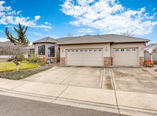 3464 Henredon Way, Medford, OR 97504