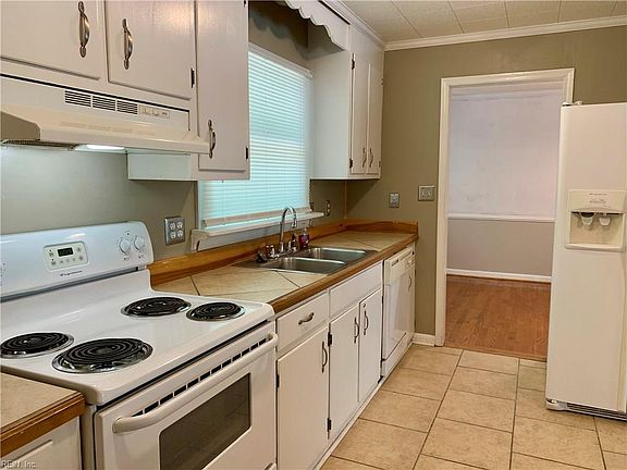 5th image of 205 Alberta Dr