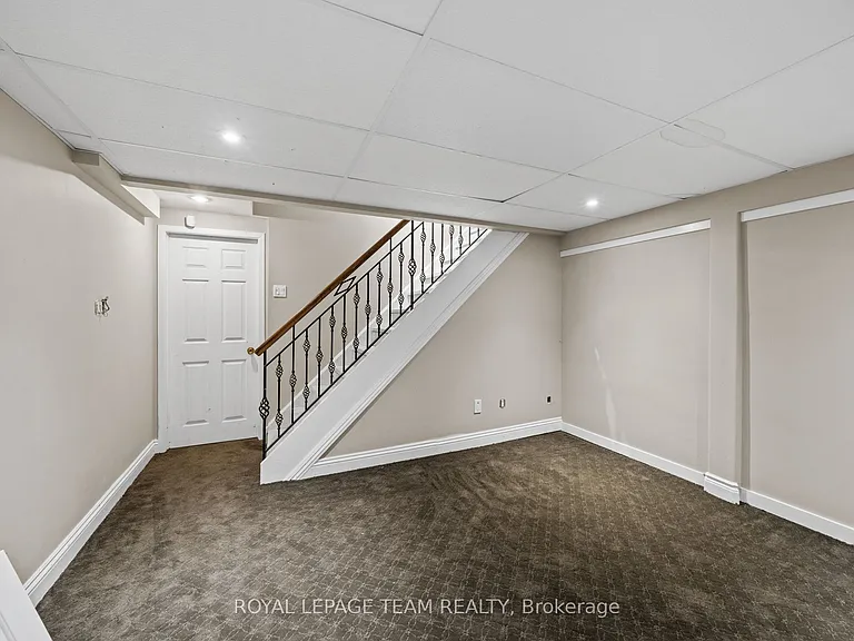 3162 Woodroffe Ave — Photo 32