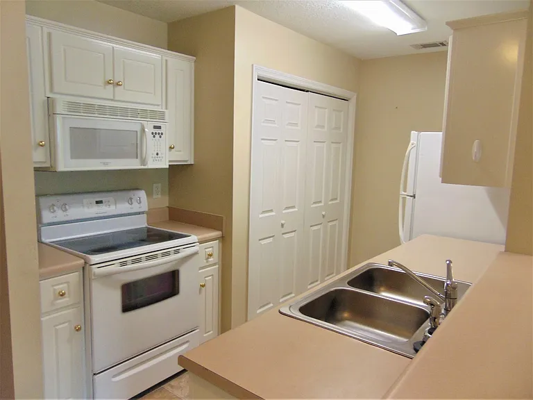 449 Northrop Pl — Photo 3
