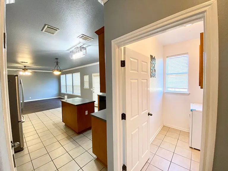 20412 Farm Pond Ln — Photo 4