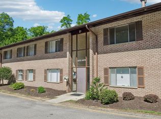 4073 Sanlin Dr, Coraopolis, PA 15108