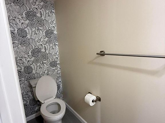 4th image of 544 Doral Ct