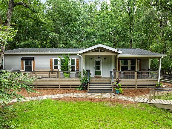 2nd image of 524 Lewis Ln