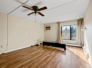 329 Geneva Ave N APT 411, Oakdale, MN 55128