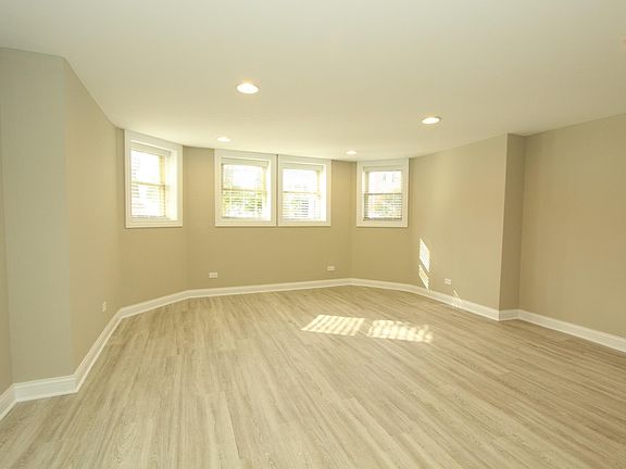 4th image of 3933 N Kostner Ave #Gn