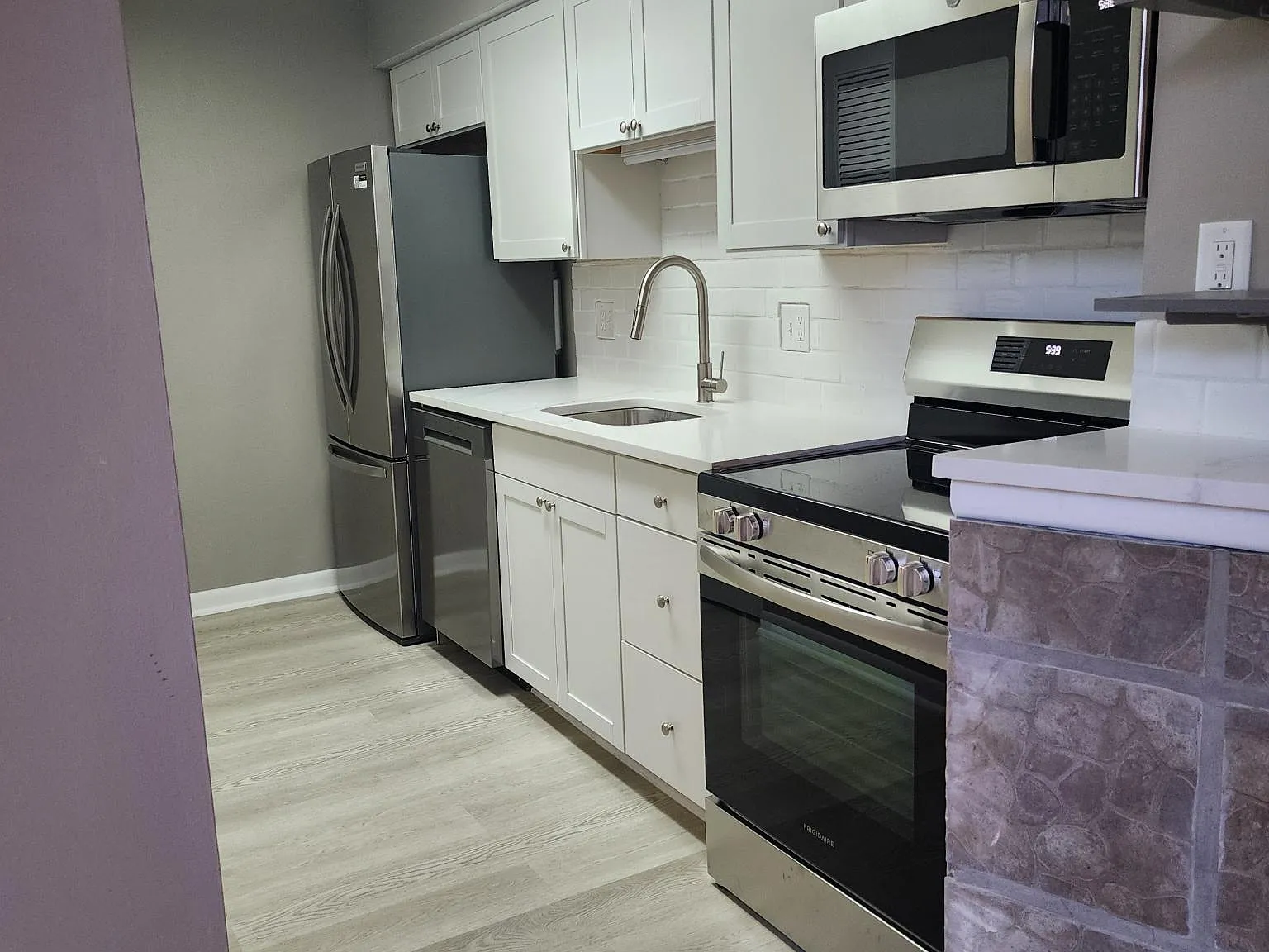2 bed, 816 sqft, $1,575 — Photo 4