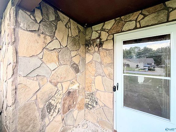 3rd image of 1009 Riverchase Rd SE