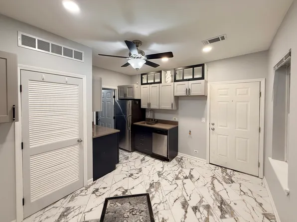 1642 N Marshfield Ave #1R, Chicago, IL 60622