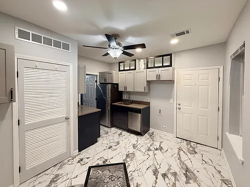 1642 N Marshfield Ave #1R Photo 1