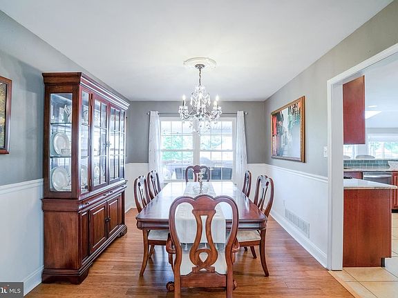 4th image of 231 Amanda Ln