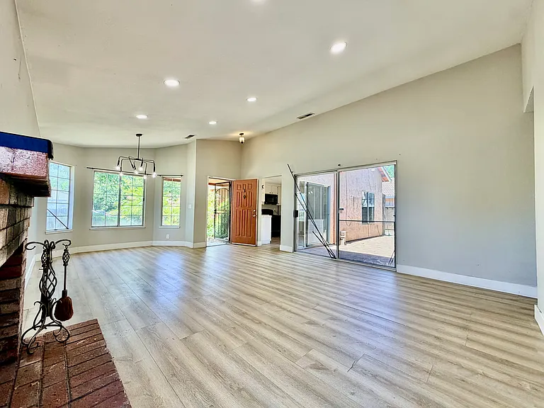 3400 Crowley Ct — Photo 11