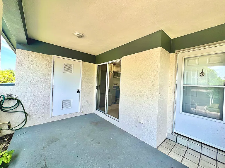 1289 N McMullen Booth Rd — Photo 2