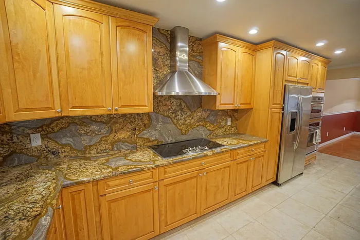 3 bed, 2.0 bath, 1973 sqft, $2,995 — Photo 3