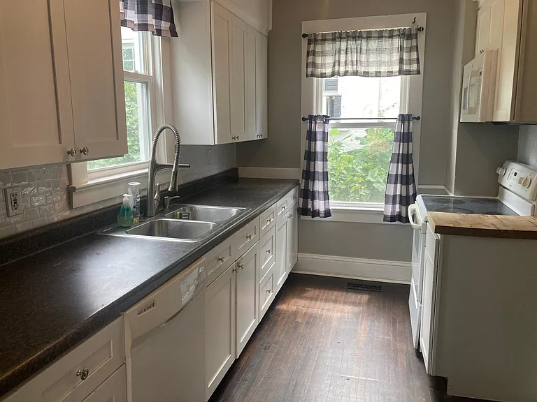 4316 Fort Ave — Photo 6