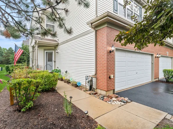 567 N Red Deer Rd, Round Lake, IL 60073