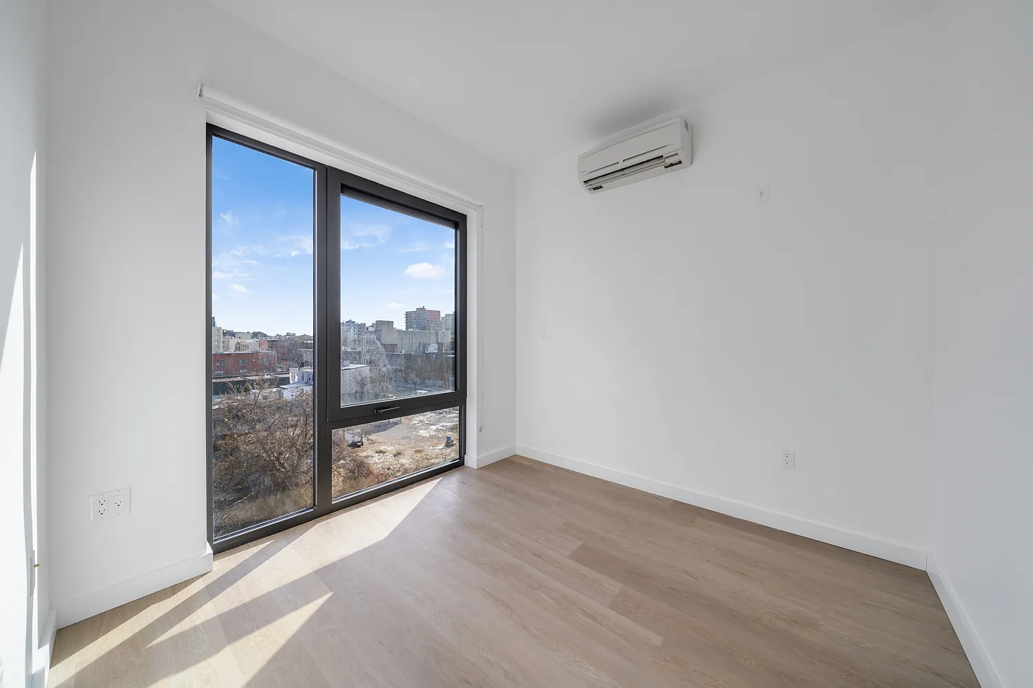 527 Grand Avenue — Photo 4