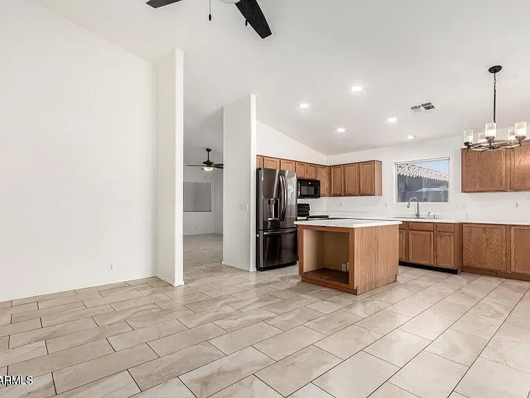 2014 N 84th Ln — Photo 7