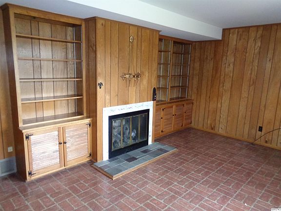 2nd image of 4221 Country Meadows Ln