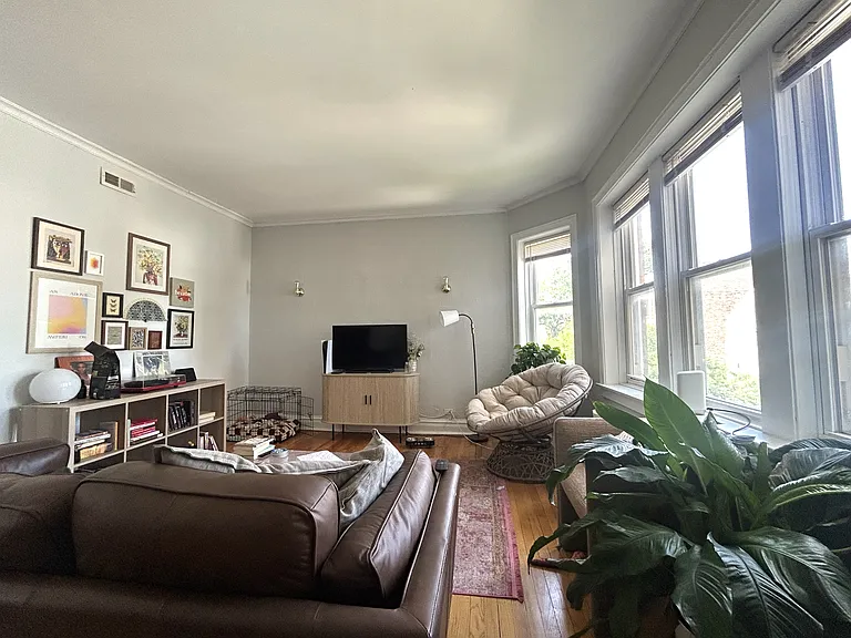 2046 N Albany Ave #2W — Photo 4