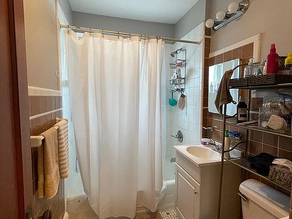 4th image of 63 Frederick Ave #64B