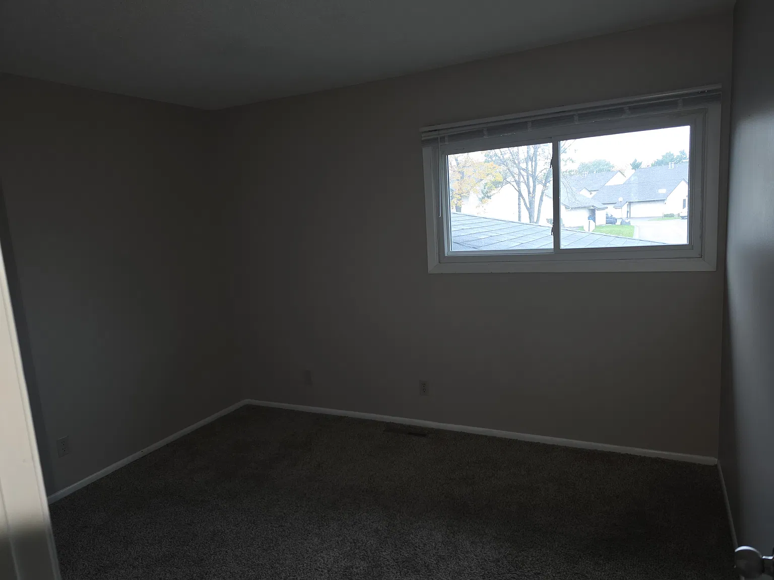 4 bed, 1900 sqft, $1,945 — Photo 3