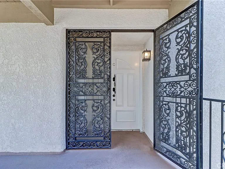 5515 Paseo Del Lago W #2G — Photo 28