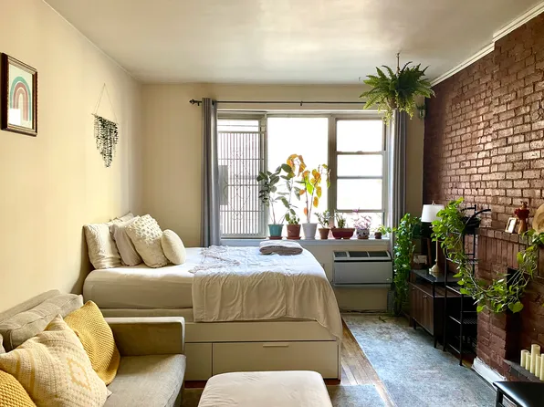 328 East 77th Street image 1 of 5