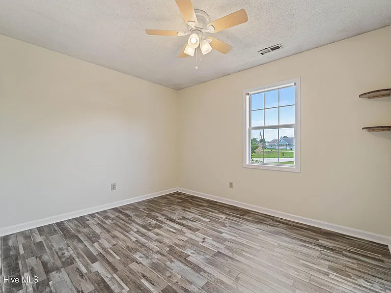 502 Nutfield Dr — Photo 13