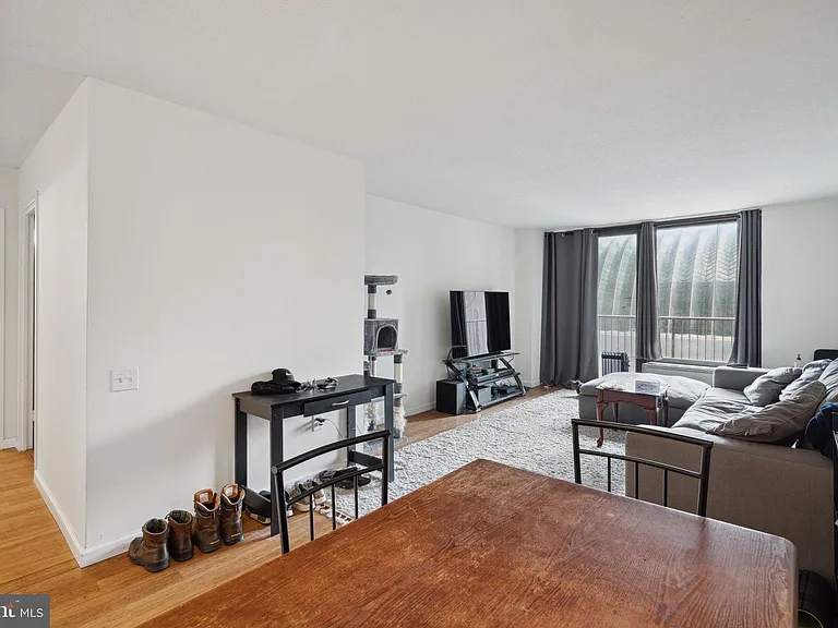 1420 Locust St #8O — Photo 2