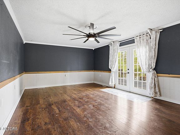 4th image of 1828 Oak Hills Dr