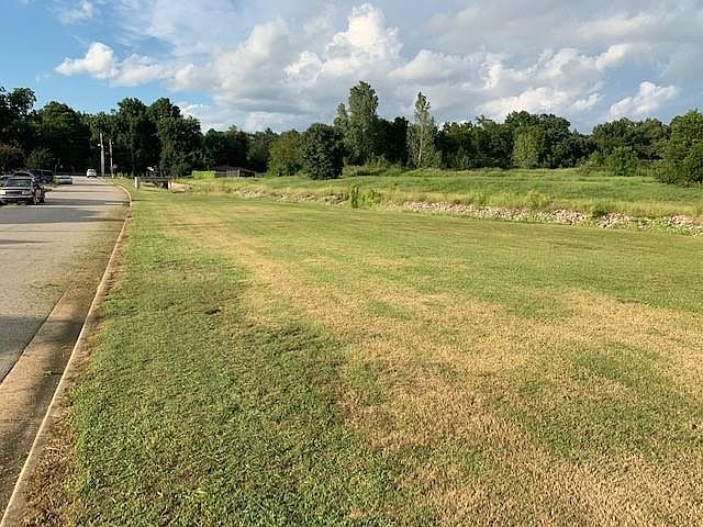 2nd image of 1930 Hilary Ln