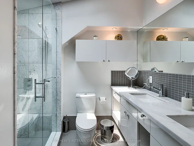 114 Westmount Ave — Photo 21