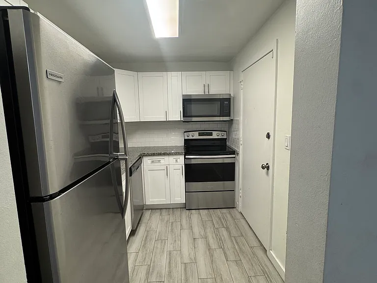 9360 SW 87th Ave #N14 — Photo 11
