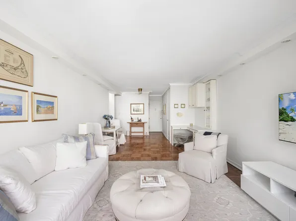 311 East 71st Street B2 image 2 of 9