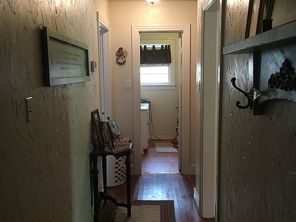 3rd image of 906 Alameda Dr